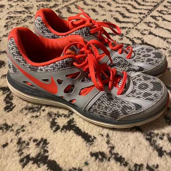 Nike Women’s Dual Fusion Running Training Shoes Gray Pink Size 8 - Picture 1 of 7